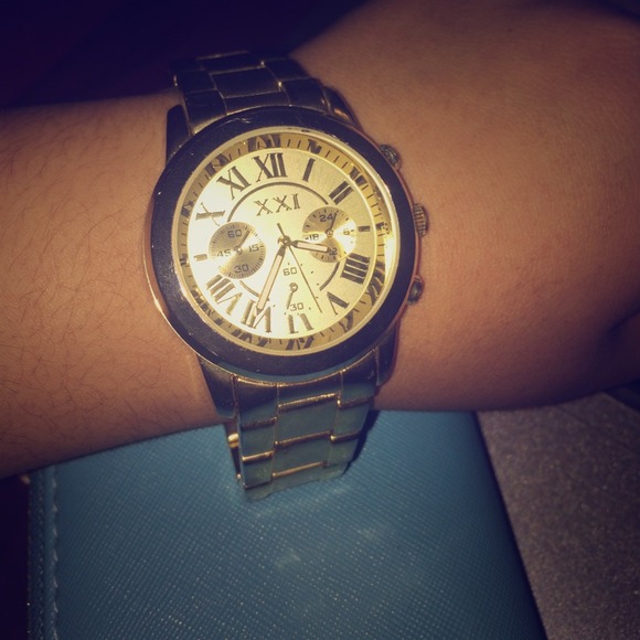 🚫 S O L D 🚫 Gold color watch .