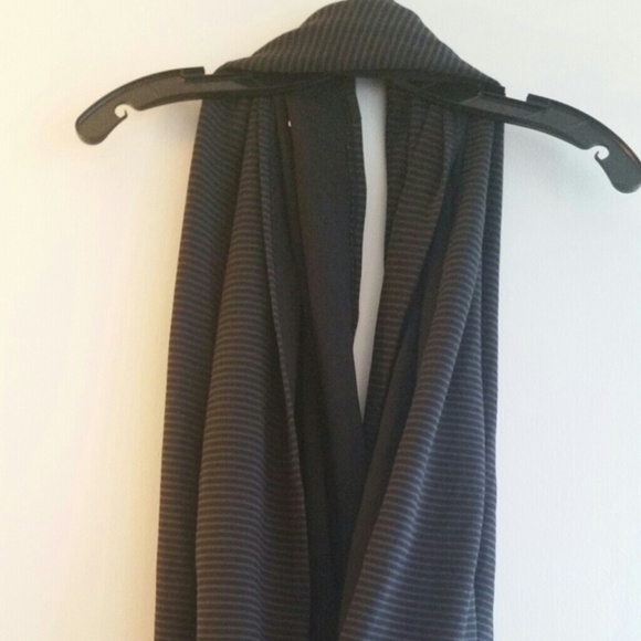 Lululemon infinity scarf