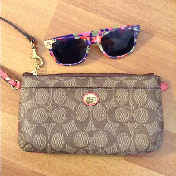 Coach Clutches & Wallets - Medium wristlet Coach authentic