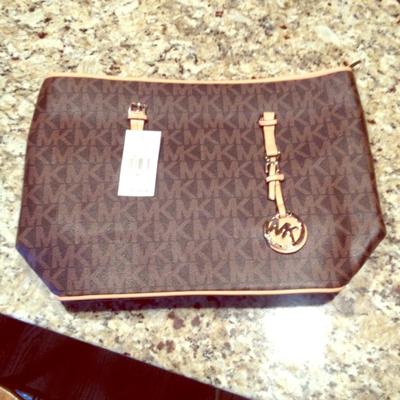 Micheal Kors purse