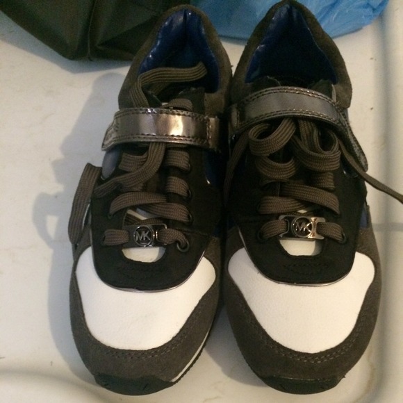 💕SOLD💕AUTHENTIC❄️ Michael Kors Sneakers! 👞