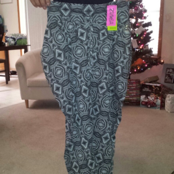 Zumba Aztec Jersey Pants. Size Medium.