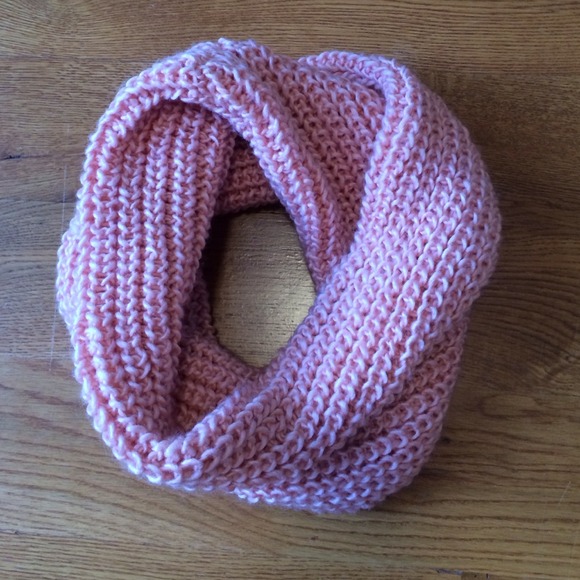 Pink, knitted circle scarf - Picture 1 of 1