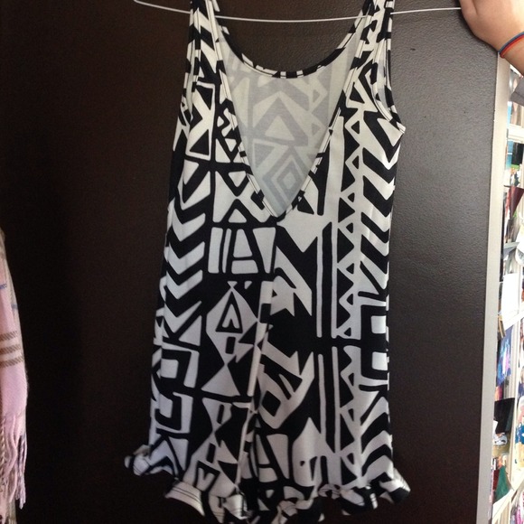 Tobi Romper - Picture 3 of 4