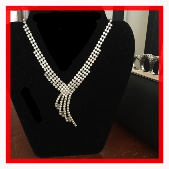 Jewelry - Bling Rhinestone Necklace.