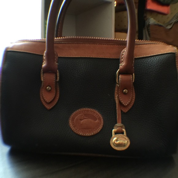 ⌛️Vintage Dooney and Bourke Auth. Purse