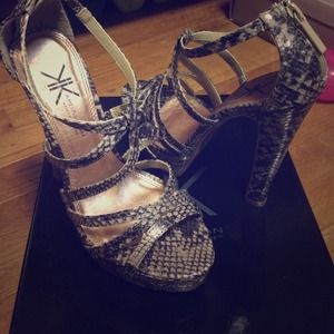 Amazing Strappy Heels ‼️