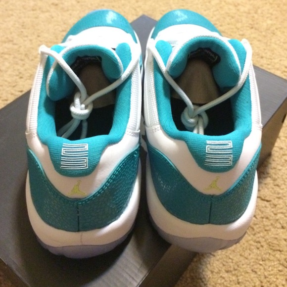 Air Jordan 11s. - Picture 3 of 5