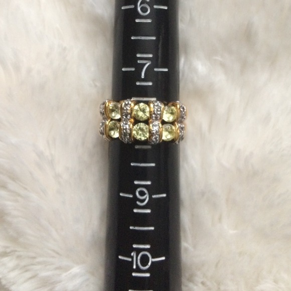 Pretty costume ring! Size 7.75/8