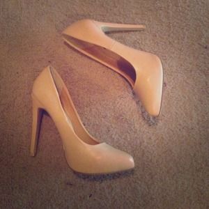 Pointy Nude Pumps