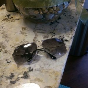 Ray Ban 'New Classic' Aviators.