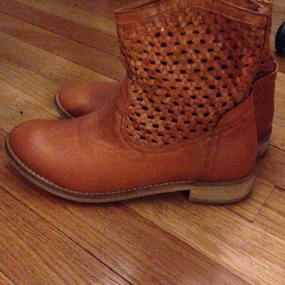 Spring or summer boots. Ankle made w/ real leather