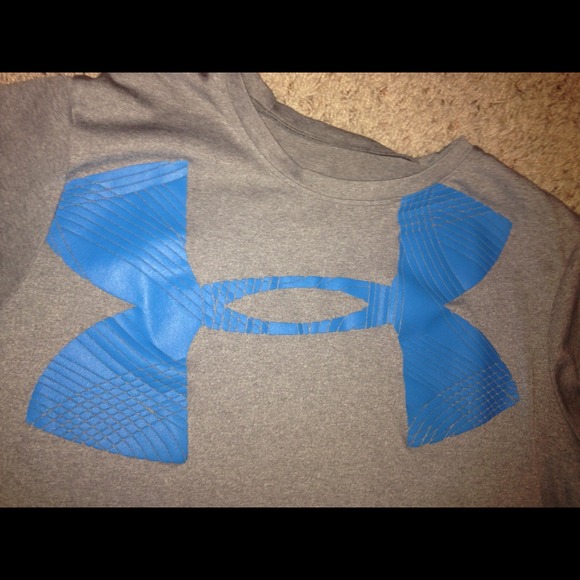 💢SOLD on MERCARI💢Grey and blue tshirt - Picture 2 of 4