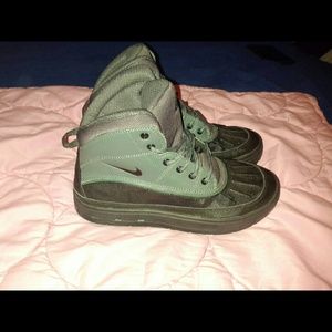 6Y NIKE ACG BOOTS! BRAND NEW