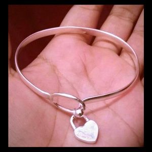 Bangle bracelet