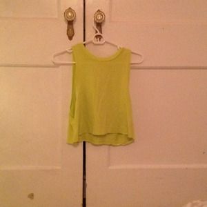 Cropped muscle tee