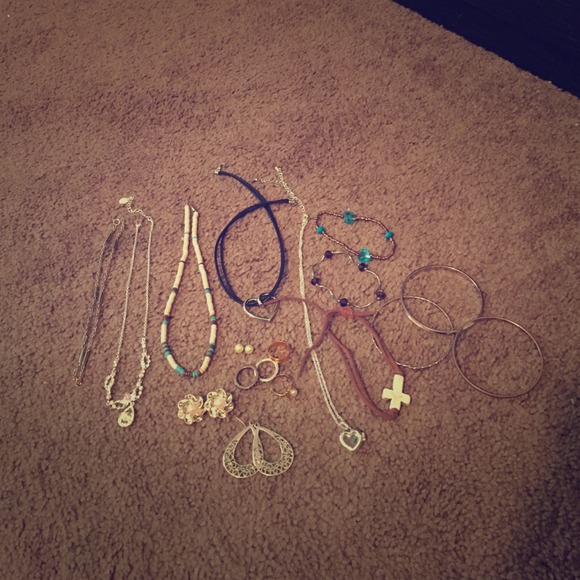 🚫FINAL PRICE🚫 18pc jewlery bundle!