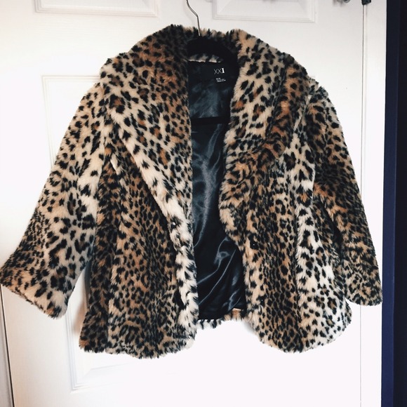 Cropped Leopard Jacket