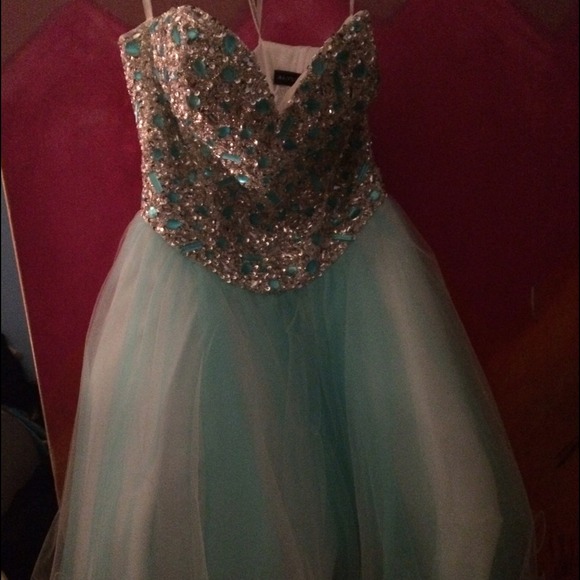 Alyce Paris Homecoming Dress - Picture 2 of 4