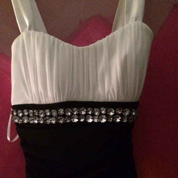 Dress - Picture 2 of 3
