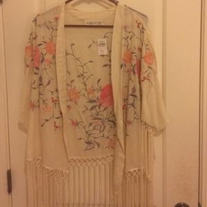 Embroider kimono with fringe