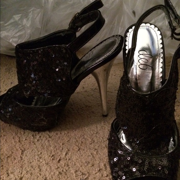 Heels - Picture 2 of 3