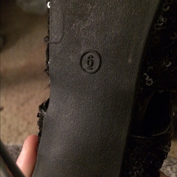 Heels - Picture 3 of 3