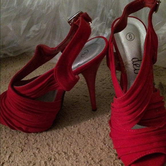 Heels - Picture 2 of 2