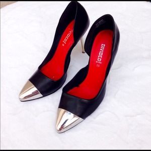 Black cap toe heels 👠