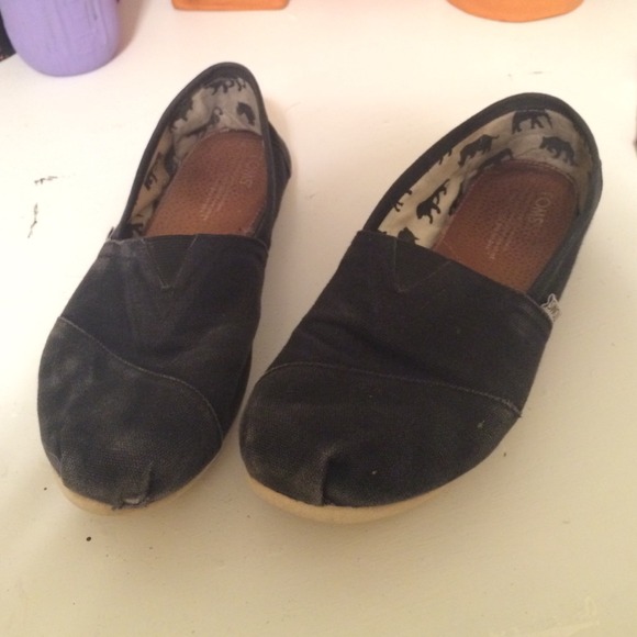 Classic black toms
