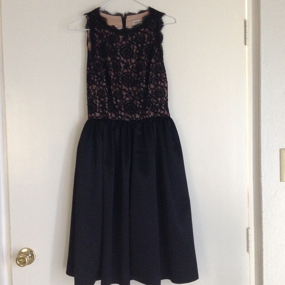 🚫SOLD🚫Banana Republic lace and silk dress