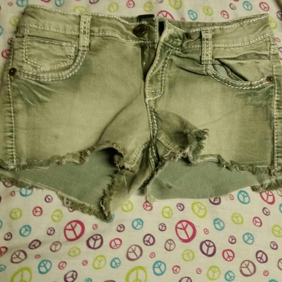 Shorts - Picture 2 of 3