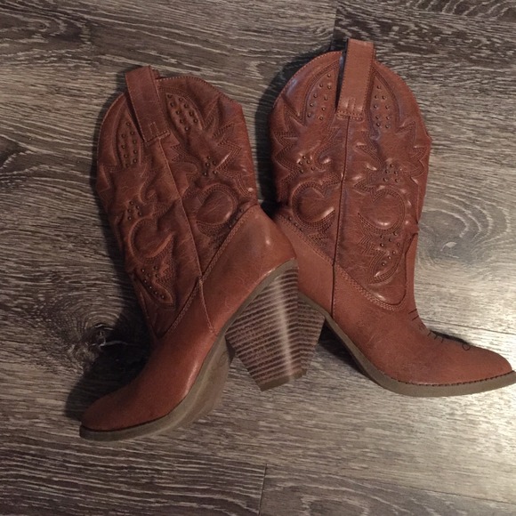 Heeled cowboy boots