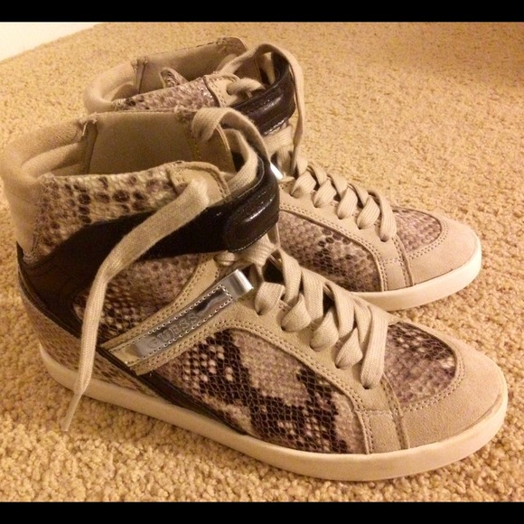 Guess Perina 2 Women's Leather Fashion Sneakers