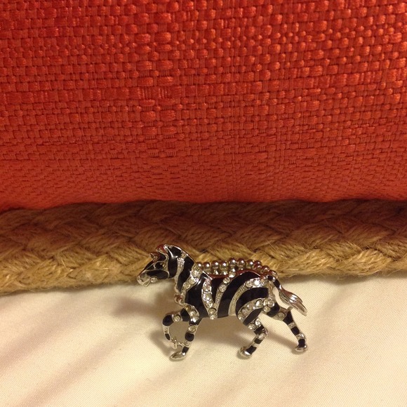 Rhine-stone zebra ring
