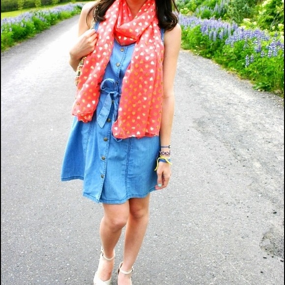 ❌Bundled❌BCBG Gold Metallic Foil Print Coral Scarf - Picture 2 of 4