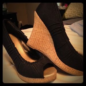 Black wedge shoes