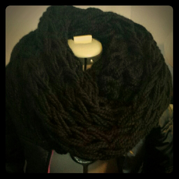 Scarf - Picture 1 of 2