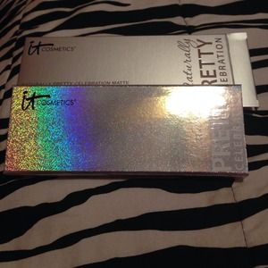 It cosmetics limited edition eyeshadow palette