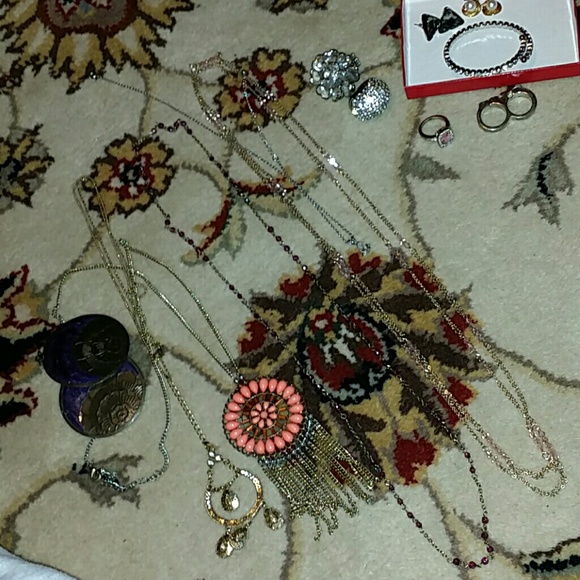Assorted jewlery