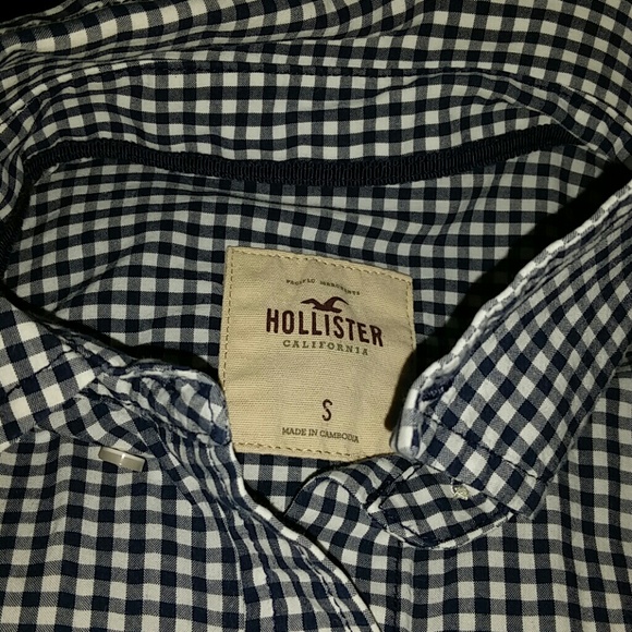 Hollister Long-Sleeved Navy Blue Plaid Shirt (S) - Picture 2 of 3