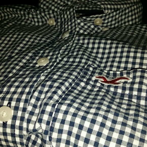 Hollister Long-Sleeved Navy Blue Plaid Shirt (S) - Picture 3 of 3