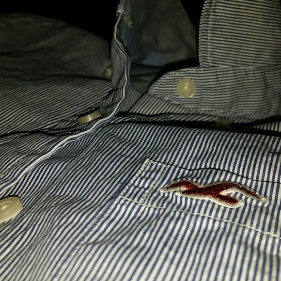 Long-Sleeved Hollister Top - Picture 3 of 3