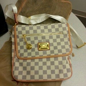 INSPIRED  LOUIS CROSS BODY NEW