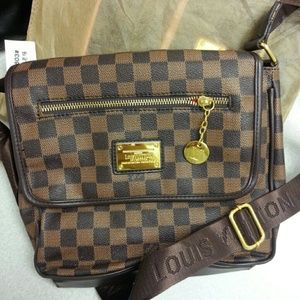 INSPIRED LOUIS CROSS BODY SWING BAG NEW