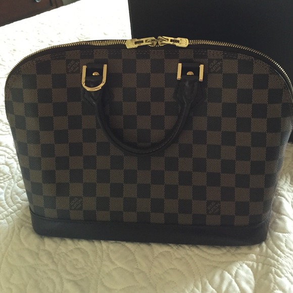Louis Vuitton Authentic Alma Damier PM
