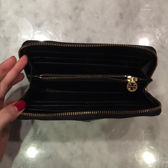 Tory Burch black leather wallet - Picture 2 of 4