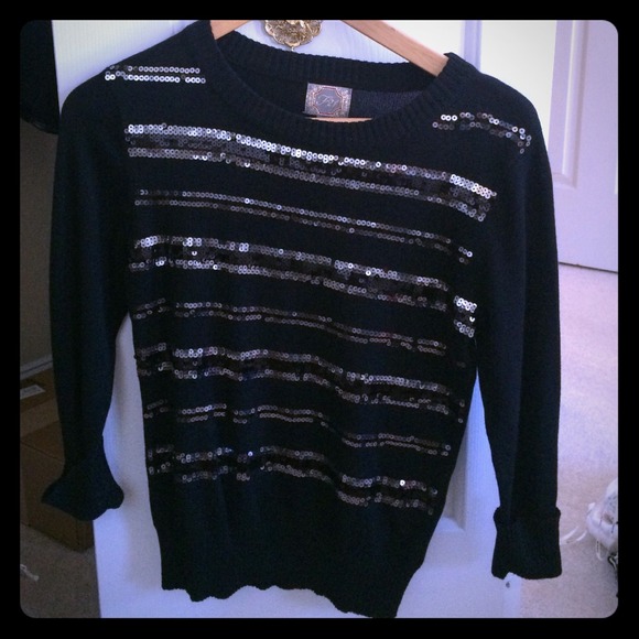 Nwot forever 21 black sweater with Sequins.