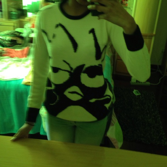 Sweater - Picture 2 of 3