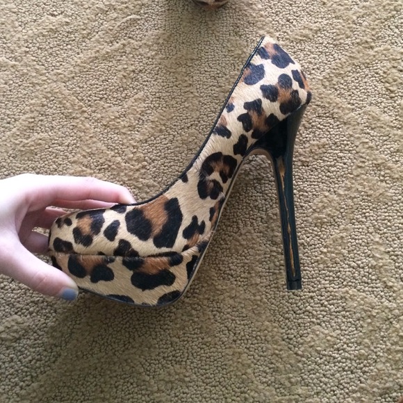 Steve Madden leopard print heels - Picture 2 of 4